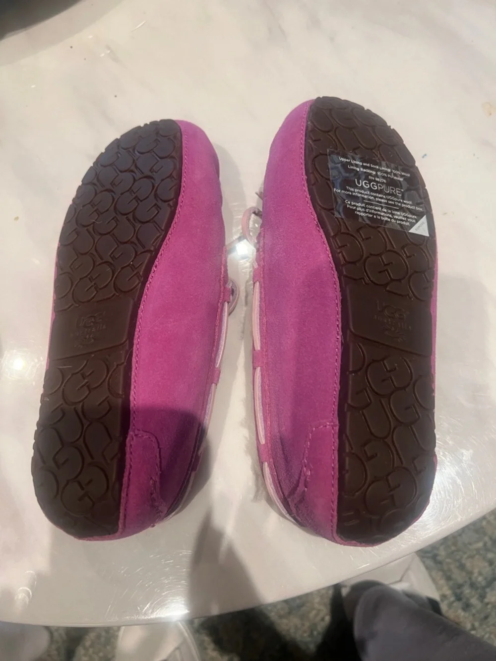 Ugg Big Girls Dakota Moccasin Size 3, New